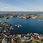 Ferie Rett Pa Bryggekanten I Kristiansand, Flekkeroy, Batutleie Ferienhaus Kristiansand