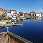 Ferie Rett Pa Bryggekanten I Kristiansand, Flekkeroy, Batutleie Ferienhaus